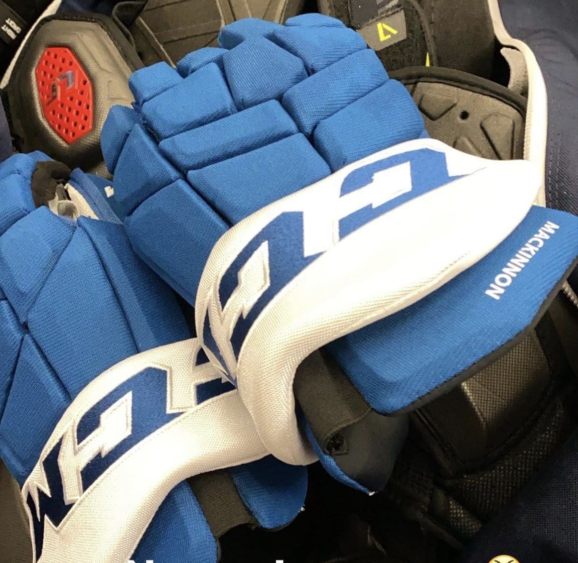 Avalanche 25th anniversary gloves